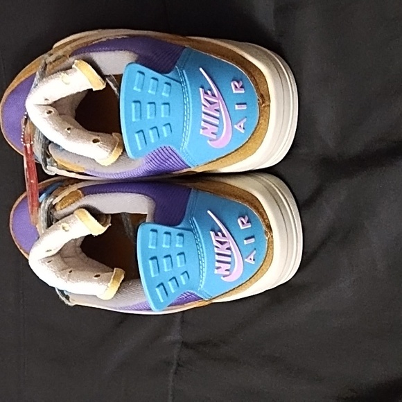 Jordan 4s - Picture 2 of 3